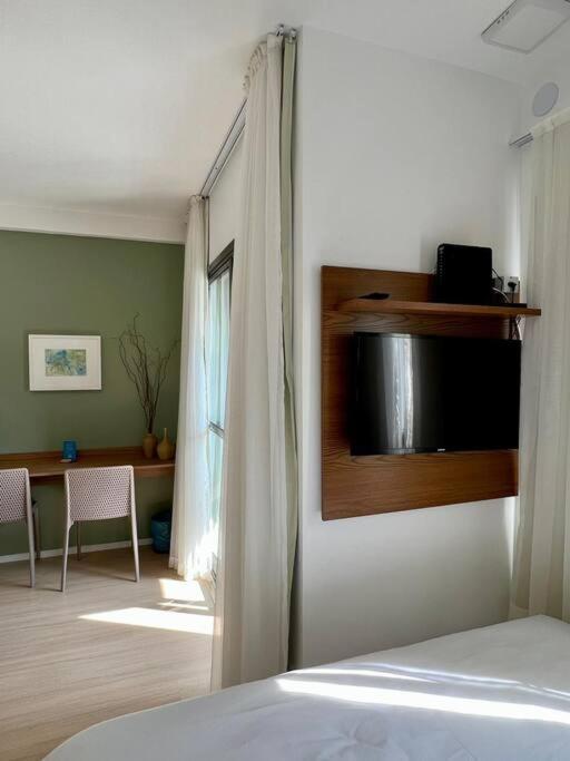 Flat Novo, Com Localizacao Privilegiada.